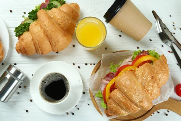 Conceito Saboroso Comer Com Sanduíche Croissant Vista Superior — Fotografia de Stock