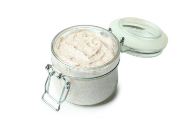 Beyaz arkaplanda cilt bakım fırçası izole edildi