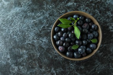 Siyah dumanlı böğürtlen konsepti