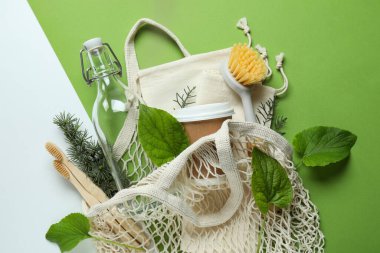 İki ton arkaplanda çevre dostu sıfır atık kavramı