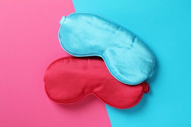 İki ton arkaplanda iki uyku maskesi