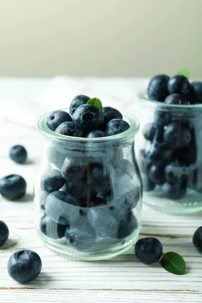 Frisches Beerenkonzept Mit Blaubeere Auf Weißem Holztisch — Stockfoto