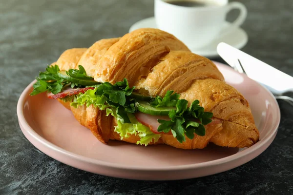 Concetto Gustoso Mangiare Con Panino Croissant Primo Piano — Foto Stock