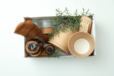 Beyaz arka planda çevre dostu sıfır atık kavramı