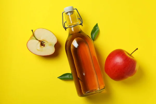 Vinagre Manzana Casero Ingredientes Sobre Fondo Amarillo — Foto de Stock