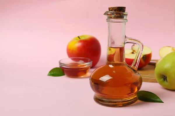 Vinagre Manzana Casero Ingredientes Sobre Fondo Rosa — Foto de Stock