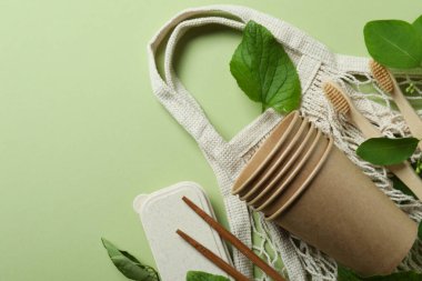 Yeşil arka planda çevre dostu sıfır atık kavramı