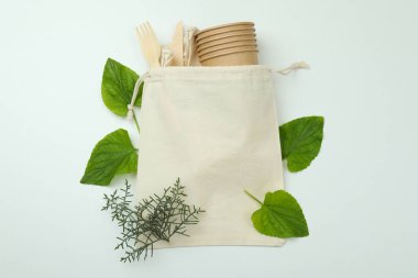 Beyaz arka planda çevre dostu sıfır atık kavramı