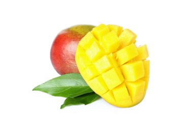 Olgun Mango meyvesi beyaz arkaplanda izole