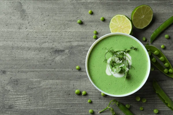 Konsep Makanan Lezat Dengan Sup Kacang Polong Atas Meja Bertekstur — Stok Foto
