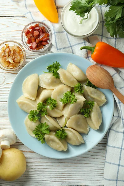 Concept Van Lekker Eten Met Vareniki Pierogi Houten Tafel — Stockfoto