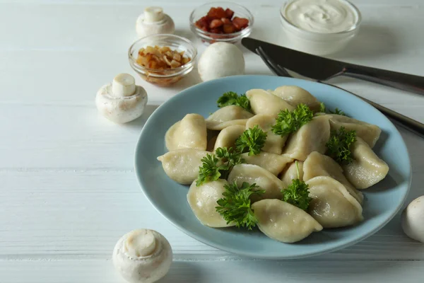 Concept Van Lekker Eten Met Vareniki Pierogi Houten Tafel — Stockfoto