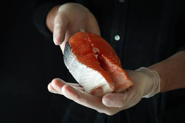 Man Gloves Hold Salmon Meat Dark Background — Stockfoto