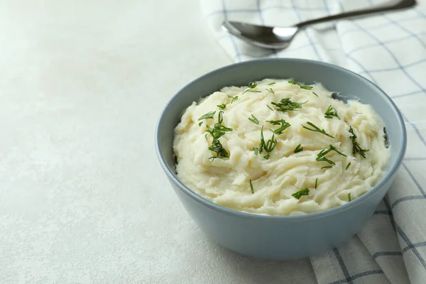 Schüssel Kartoffelpüree Auf Weißem Hintergrund — Stockfoto