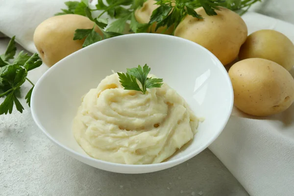 Conceito Saboroso Comer Com Purê Batatas Mesa Texturizada Branca — Fotografia de Stock