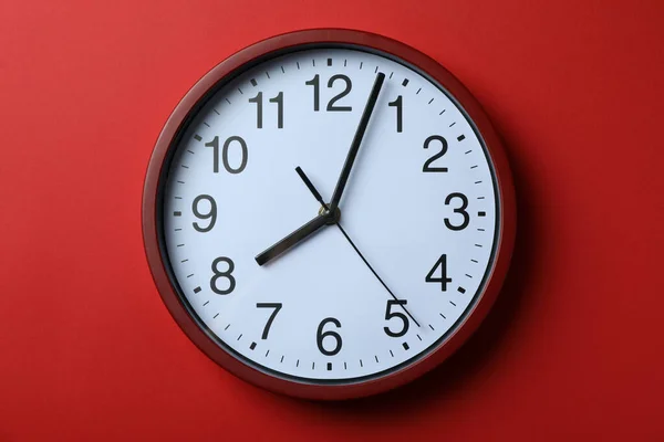 Standard Red Home Clock Red Background — Stock Photo, Image