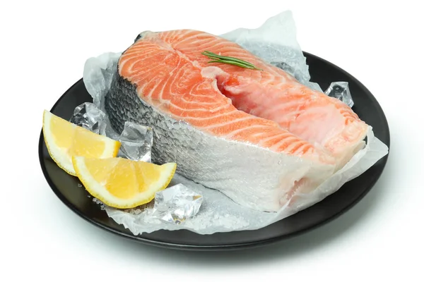 Plaat Met Verse Rauwe Zalm Geïsoleerd Witte Achtergrond — Stockfoto