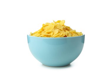 Beyaz arka planda izole edilmiş kuru mısır gevreği tabağı