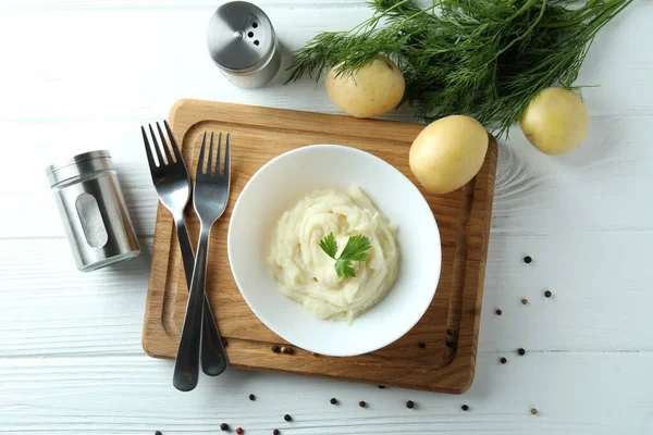 Concepto Sabroso Comer Con Puré Papas Sobre Mesa Madera Blanca — Foto de Stock