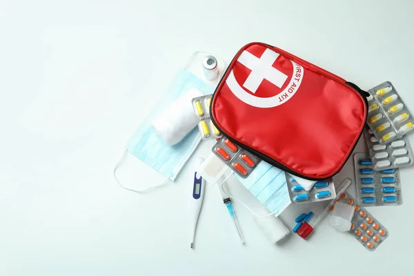 Kit Medico Pronto Soccorso Sfondo Bianco — Foto Stock