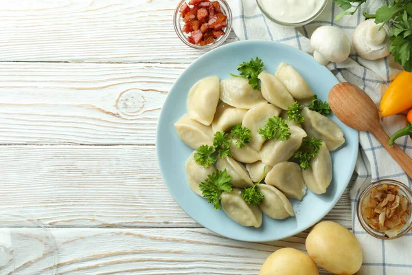 Concetto Cibo Saporito Con Vareniki Pierogi Tavolo Legno — Foto Stock