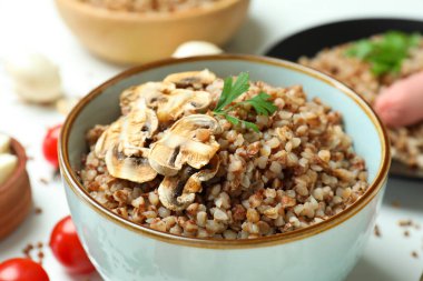 Karabuğdaylı lezzetli yemek kavramı, yakın çekim.