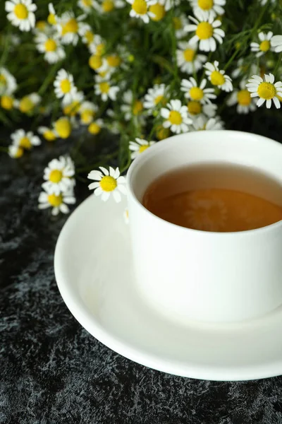 Tasse Thé Camomille Sur Table Smokey Noire — Photo