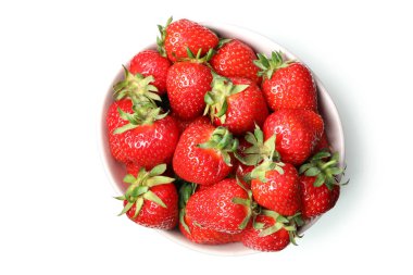 Beyaz arka planda izole edilmiş taze, lezzetli çilek.