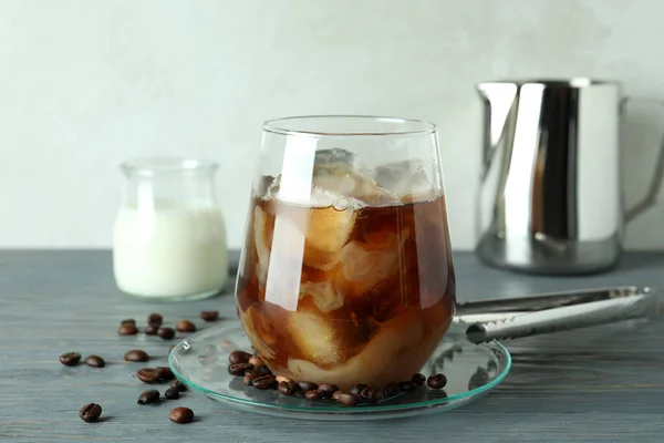 Konsep Minuman Dingin Dengan Kopi Atas Meja Kayu — Stok Foto