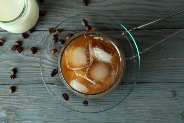 Konzept Des Kaltgetränks Mit Eiskaffee Auf Holztisch — Stockfoto