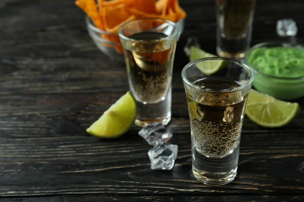 Concepto Fiesta Con Tequila Guacamole Patatas Fritas —  Fotos de Stock