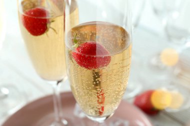 Rossini kokteyli ile nefis içki kavramı, yakın plan.