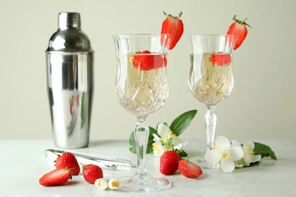 Concept Van Heerlijke Drank Met Rossini Cocktail Witte Getextureerde Tafel — Stockfoto