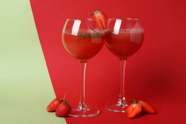 Alkoholischer Cocktail Rossini Und Zutaten Auf Zweifarbigem Hintergrund — Stockfoto