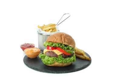 Beyaz arka planda izole edilmiş hamburgerli lezzetli yemek kavramı