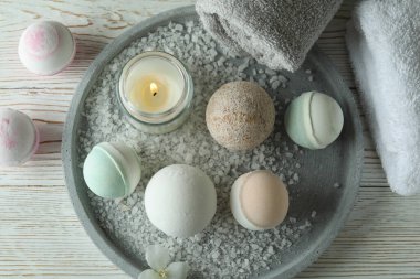 Vücut bakımı konsepti, banyo topları, üst manzara