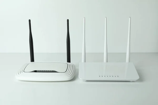 Routers Met Externe Antennes Witte Achtergrond — Stockfoto