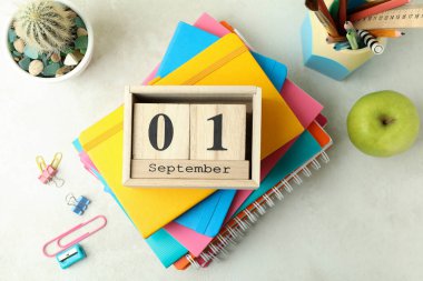 1 Eylül beyaz desenli masa konsepti