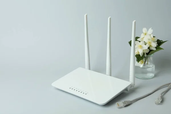 Router Bloemen Grijze Achtergrond — Stockfoto