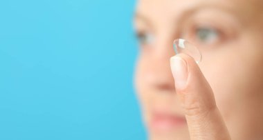 Gözler ve sağlık hizmetleri için kontakt lens kavramı