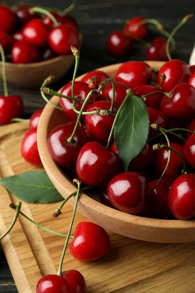 Konzept Der Süßen Beere Mit Roter Kirsche — Stockfoto