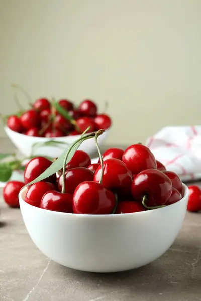 Konzept Der Süßen Beere Mit Roter Kirsche — Stockfoto