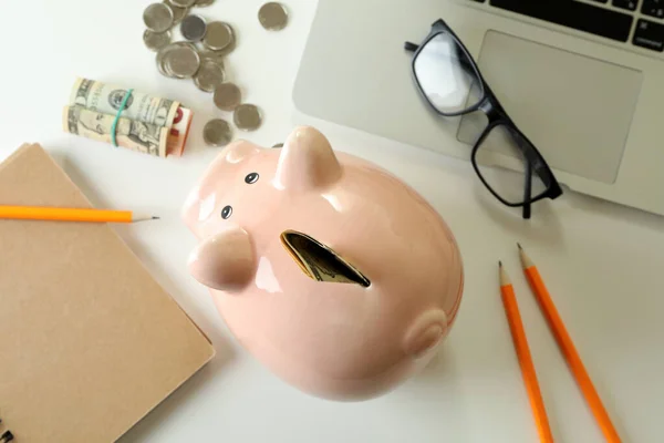 Piggy Bank Ile Finans Ekonomi Kavramı — Stok fotoğraf