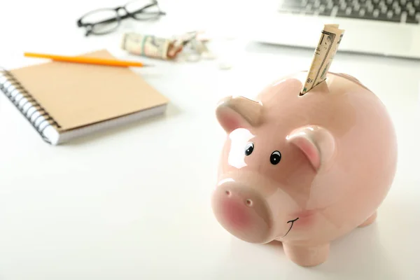 Piggy Bank Ile Finans Ekonomi Kavramı — Stok fotoğraf