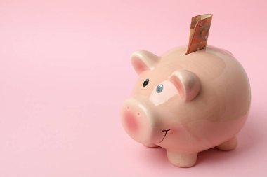Piggy Bank ile finans ve ekonomi kavramı