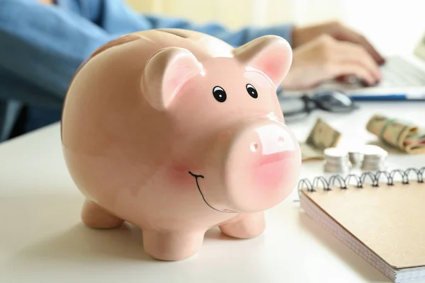 Piggy Bank Ile Finans Ekonomi Kavramı — Stok fotoğraf