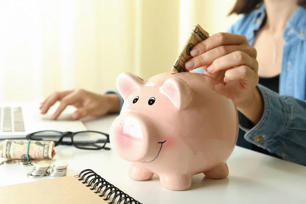 Piggy Bank Ile Finans Ekonomi Kavramı — Stok fotoğraf