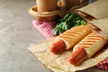 Fransız sosislisiyle lezzetli yemek kavramı