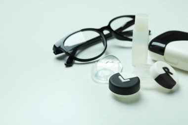 Gözler ve sağlık hizmetleri için kontakt lens kavramı