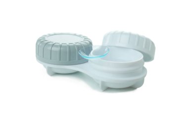 Beyaz arkaplanda izole edilmiş kontak lensler kavramı